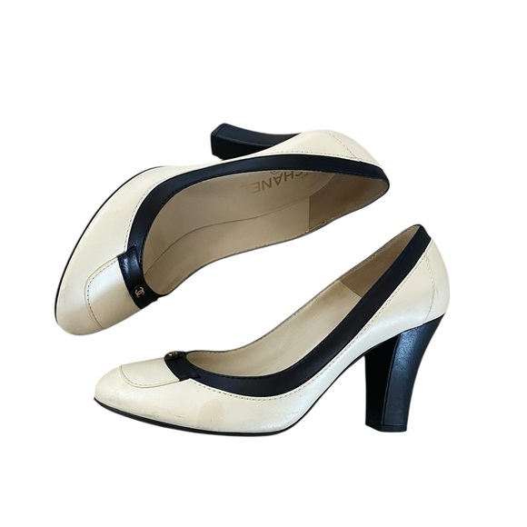 CHANEL Women's Two-Tone Black and Cream Heels - Picture 4 of 11